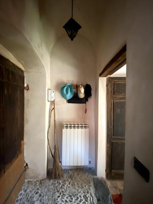 Iconic Italian Townhouse W Rooftop Terrace & Mountain View, 皮尼亚 外观 照片