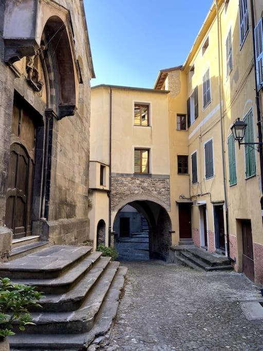 Iconic Italian Townhouse W Rooftop Terrace & Mountain View, 皮尼亚 外观 照片