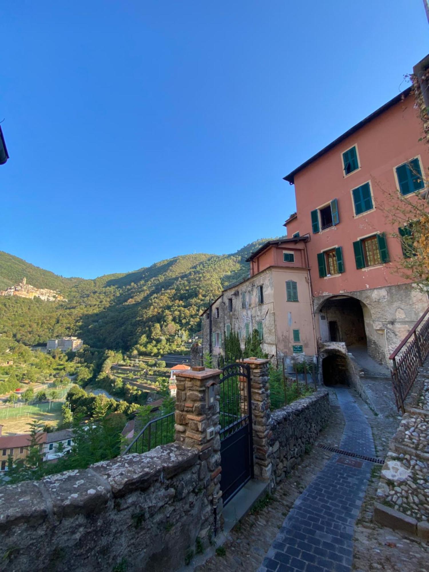 Iconic Italian Townhouse W Rooftop Terrace & Mountain View, 皮尼亚 外观 照片