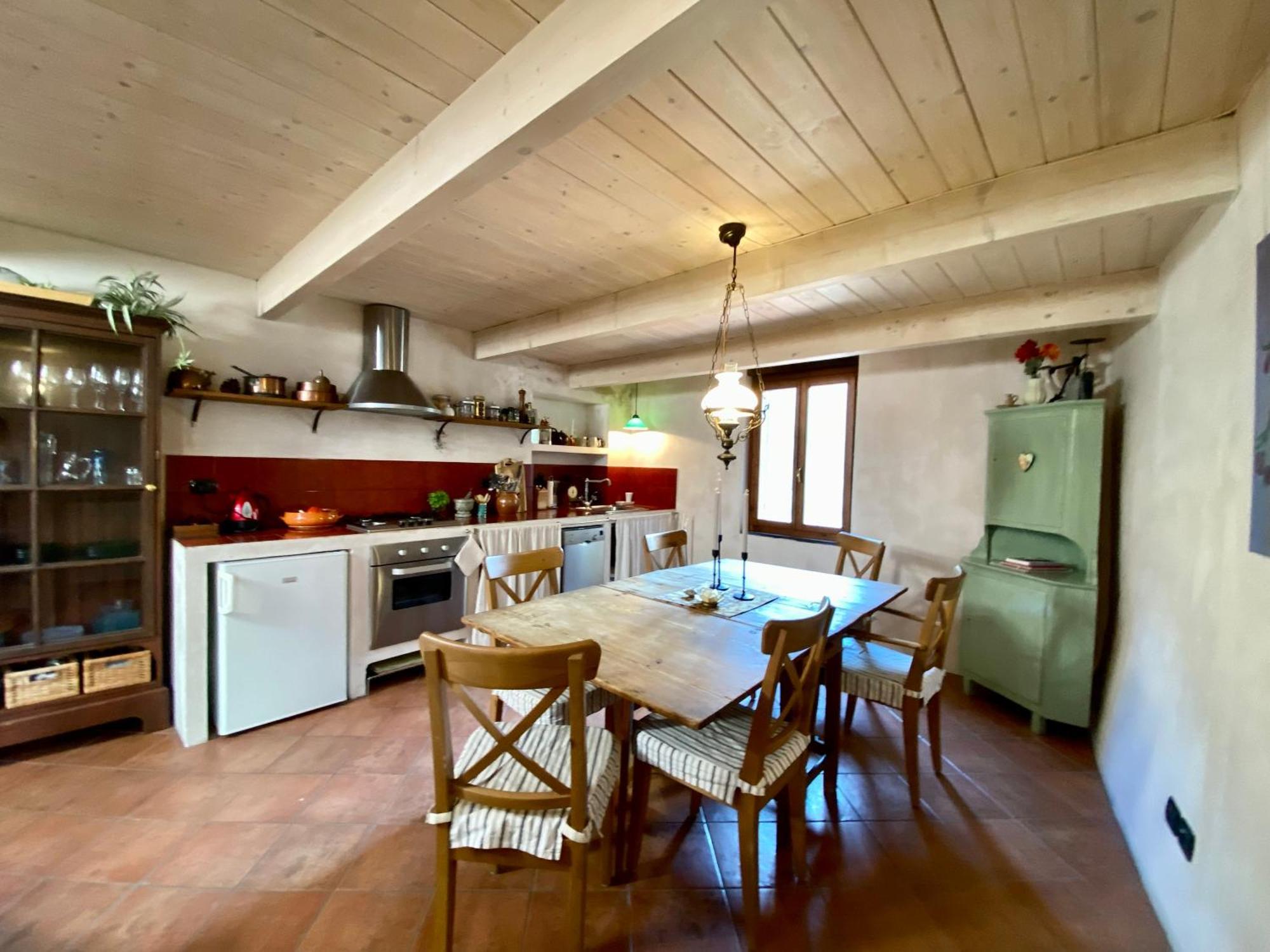 Iconic Italian Townhouse W Rooftop Terrace & Mountain View, 皮尼亚 外观 照片