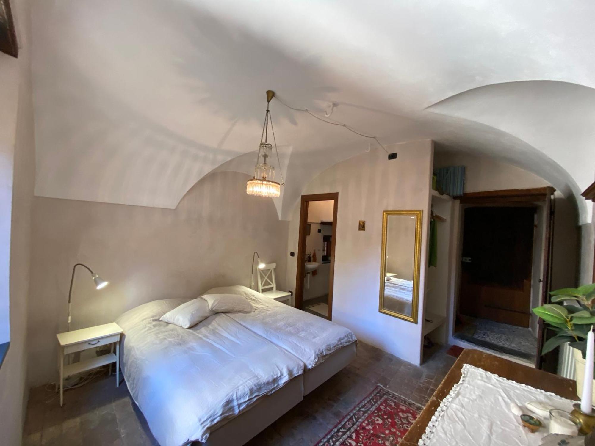 Iconic Italian Townhouse W Rooftop Terrace & Mountain View, 皮尼亚 外观 照片
