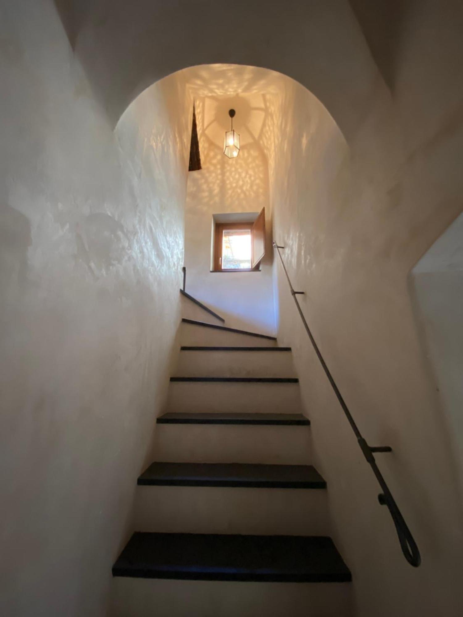 Iconic Italian Townhouse W Rooftop Terrace & Mountain View, 皮尼亚 外观 照片