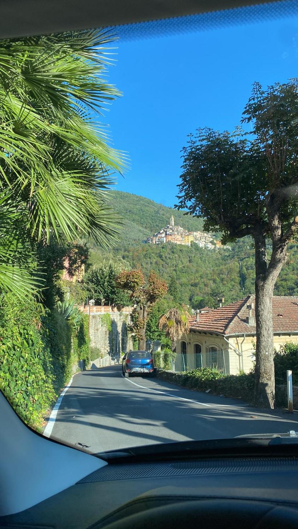 Iconic Italian Townhouse W Rooftop Terrace & Mountain View, 皮尼亚 外观 照片